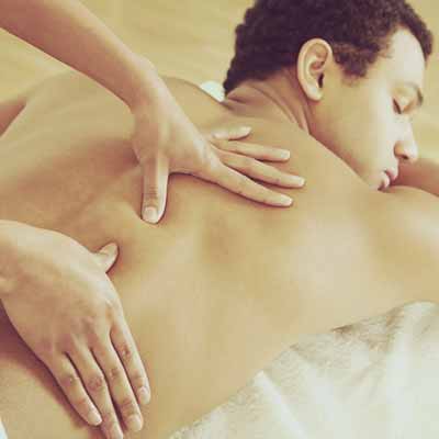 Entspannungs- und Aromaöl-Massagen